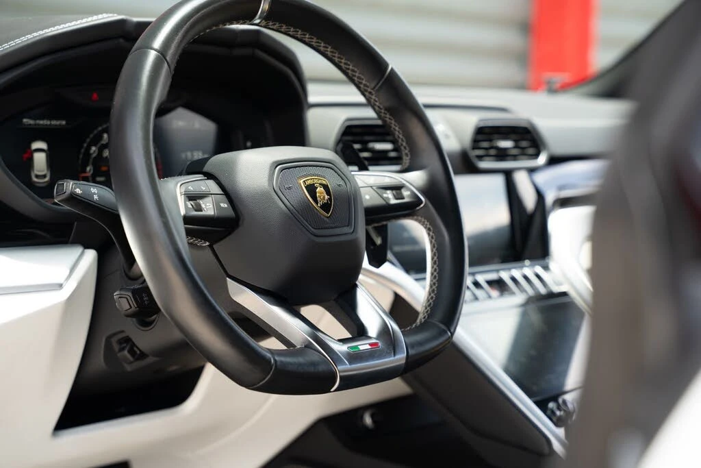 2022 Lamborghini Urus - Image 21 of 31