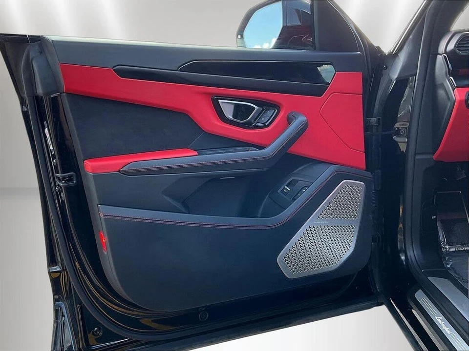2022 Lamborghini Urus - Image 19 of 31