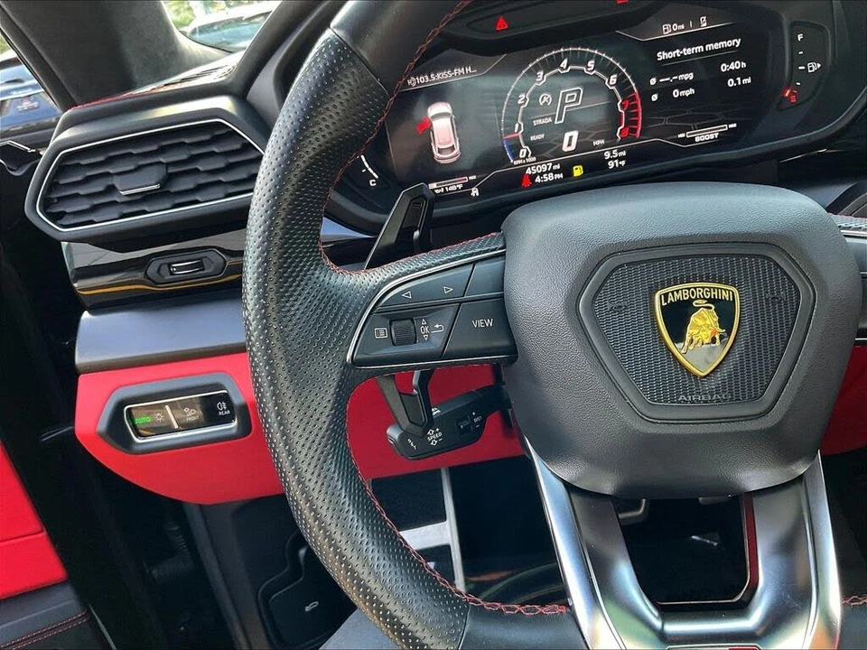 2022 Lamborghini Urus - Image 11 of 31