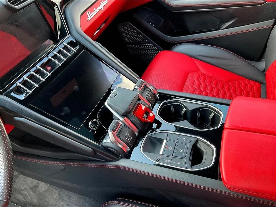 2022 Lamborghini Urus - Image 17 of 31