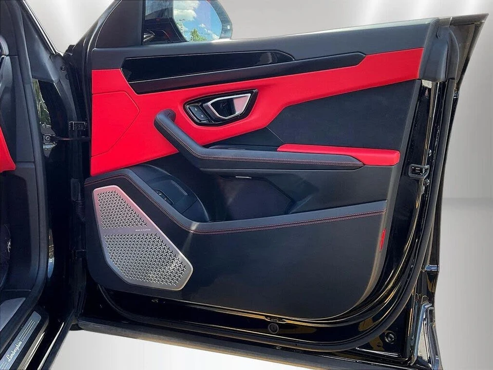 2022 Lamborghini Urus - Image 26 of 31