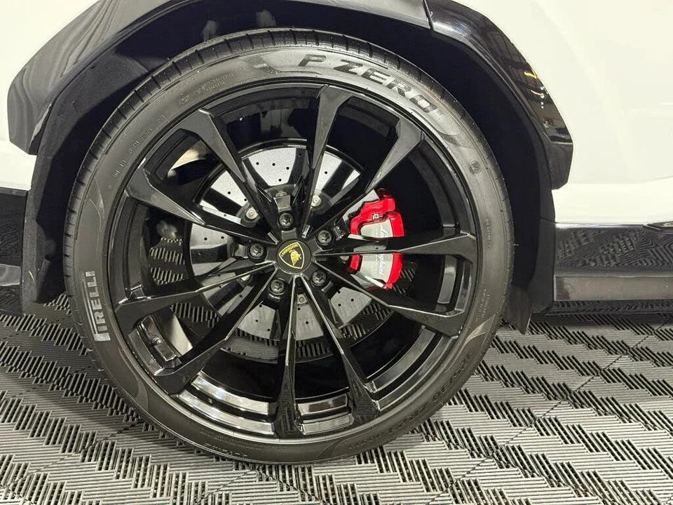 2022 Lamborghini Urus - Image 15 of 27