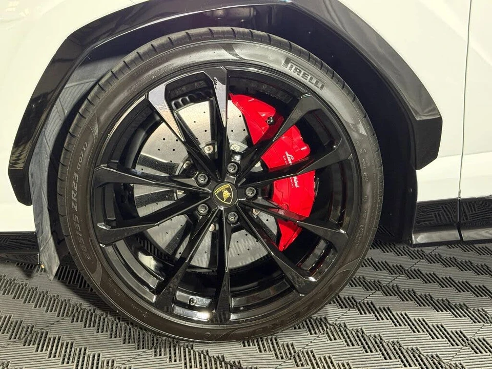 2022 Lamborghini Urus - Image 17 of 27