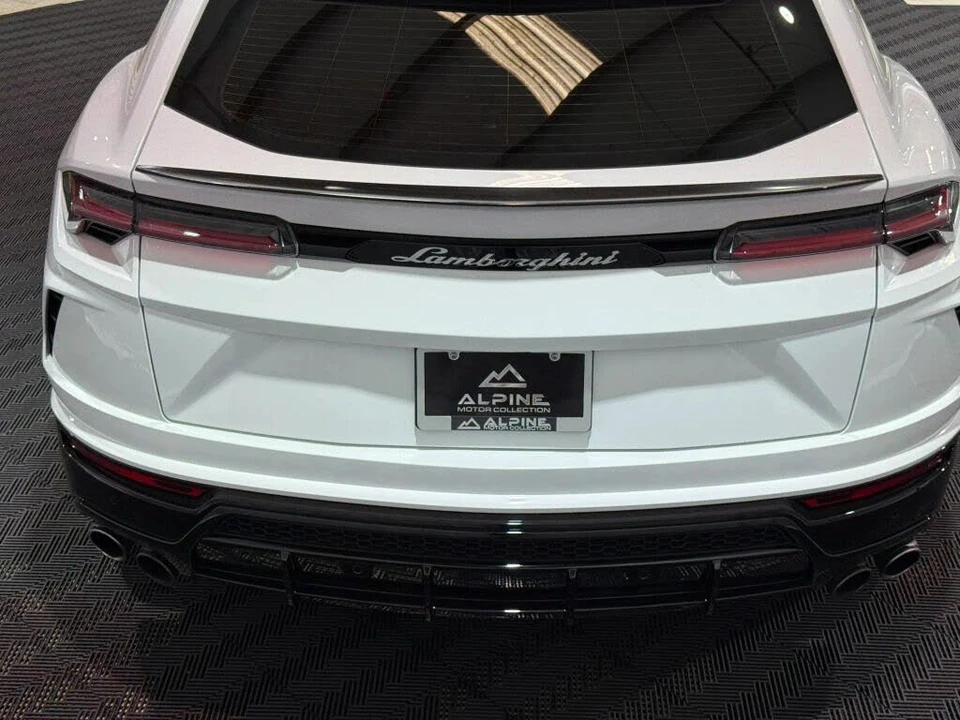 2022 Lamborghini Urus - Image 8 of 27