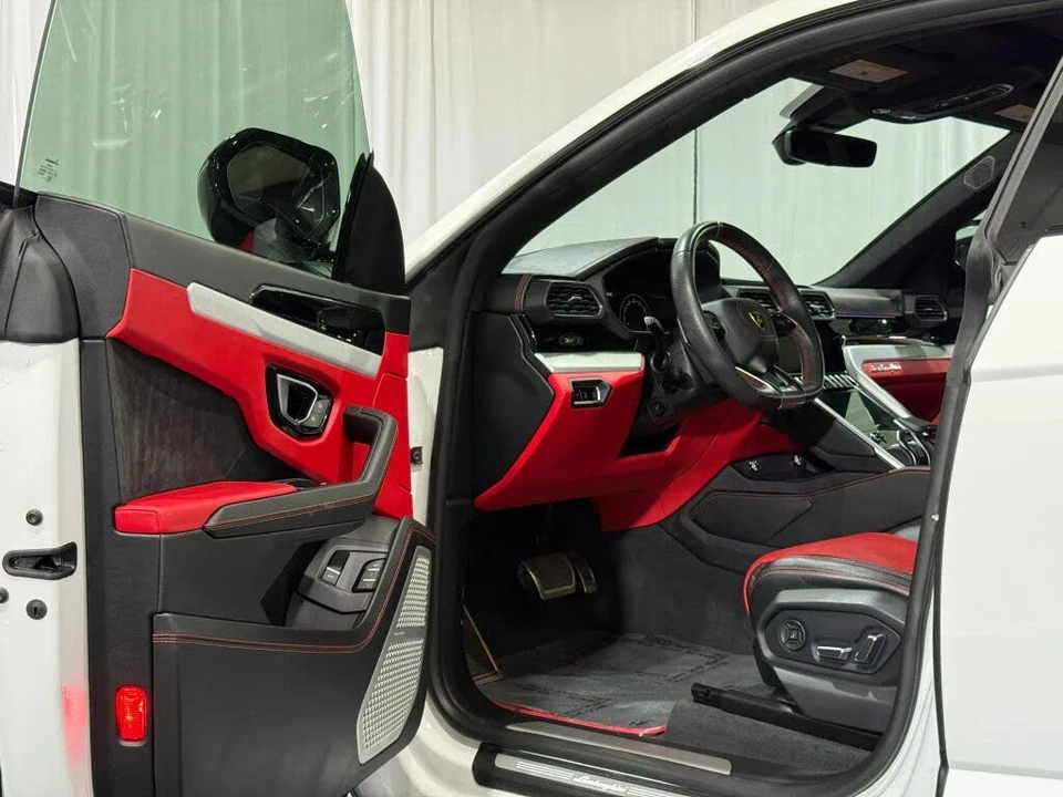 2022 Lamborghini Urus - Image 20 of 27
