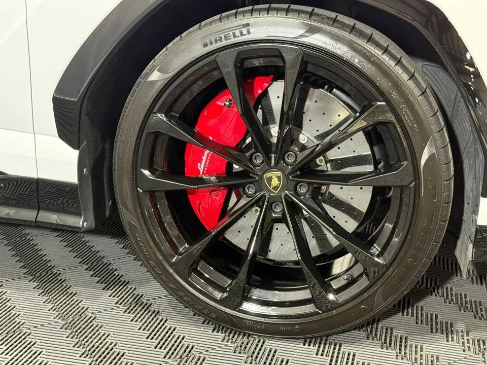 2022 Lamborghini Urus - Image 16 of 27