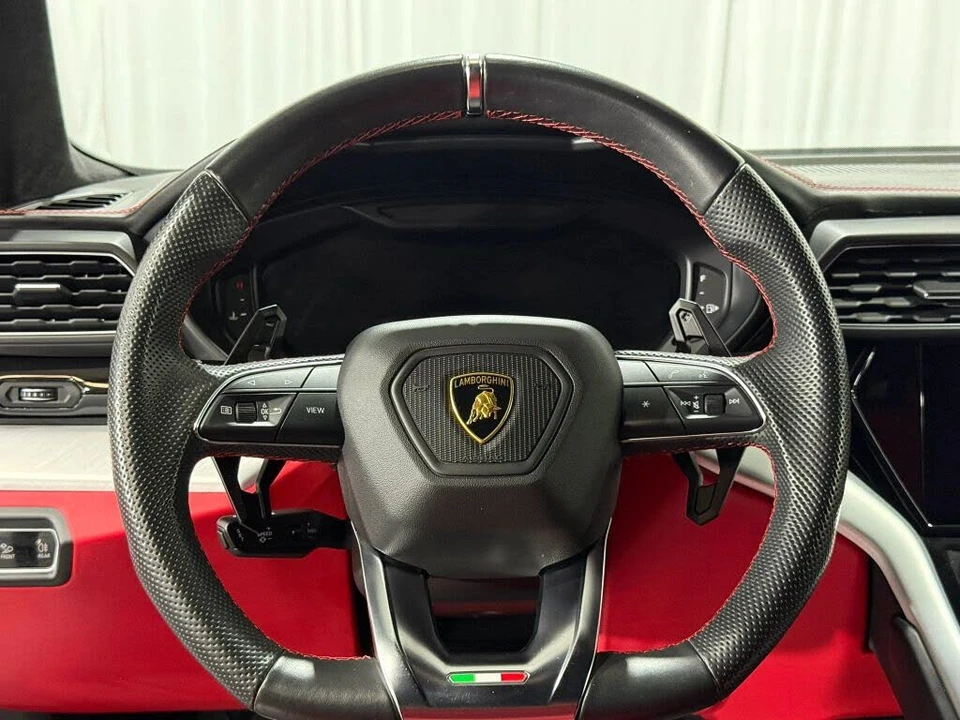 2022 Lamborghini Urus - Image 24 of 27