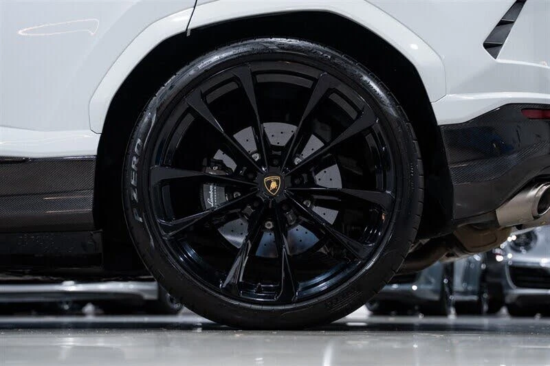 2022 Lamborghini Urus - Image 12 of 31