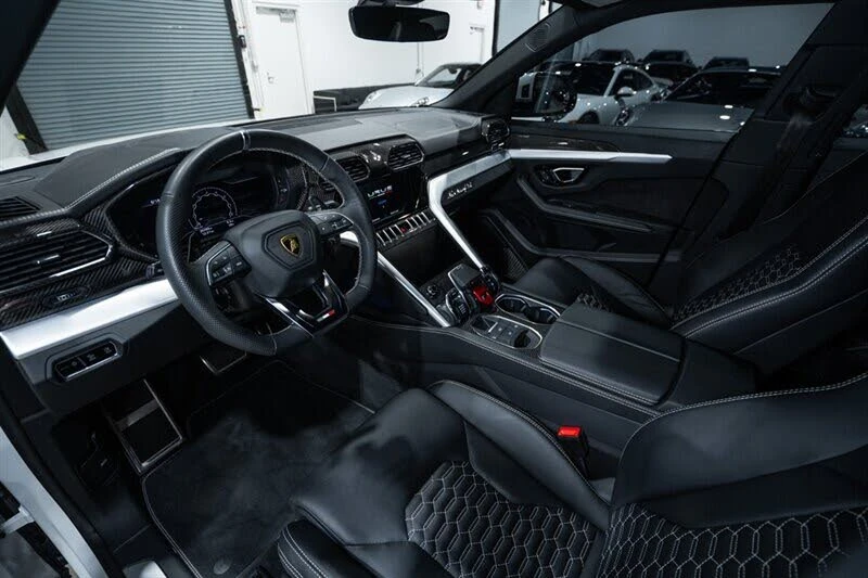2022 Lamborghini Urus - Image 18 of 31