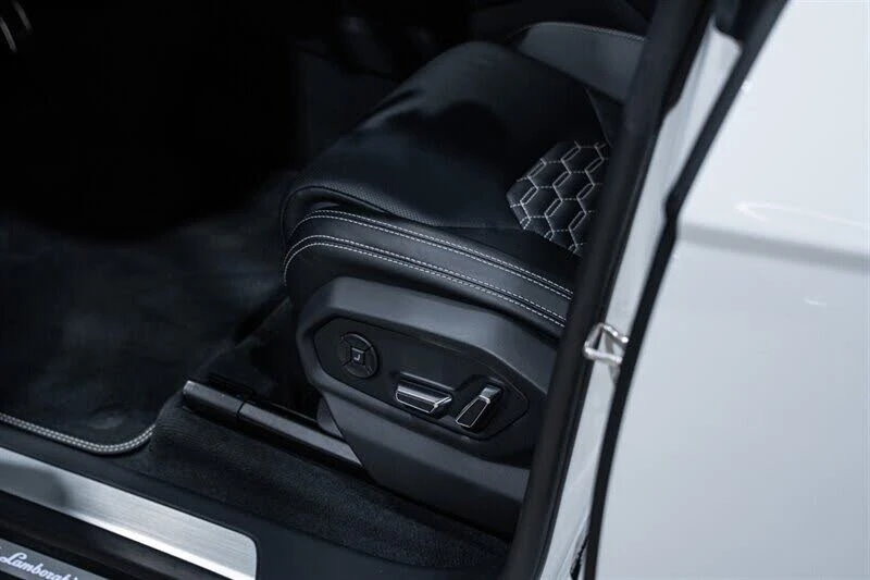 2022 Lamborghini Urus - Image 24 of 31