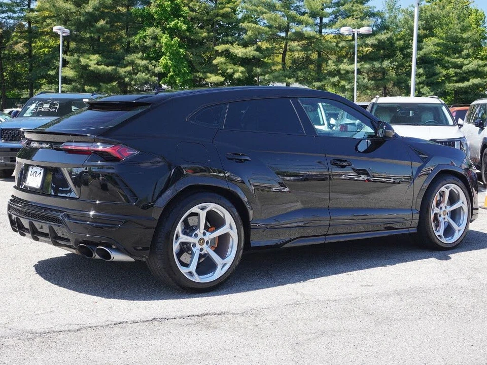 2022 Lamborghini Urus - Image 14 of 31