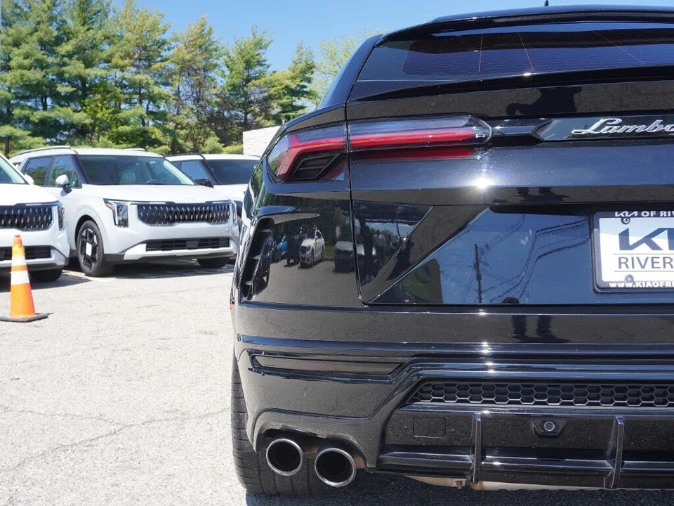 2022 Lamborghini Urus - Image 19 of 31