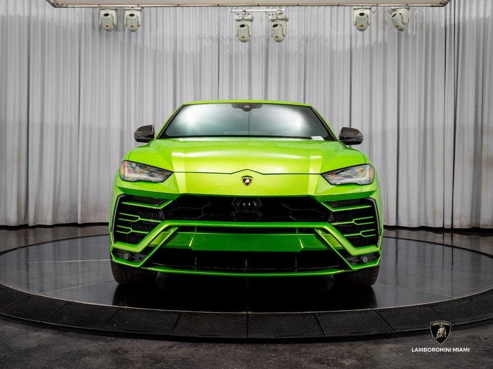2022 Lamborghini Urus - Image 2 of 31
