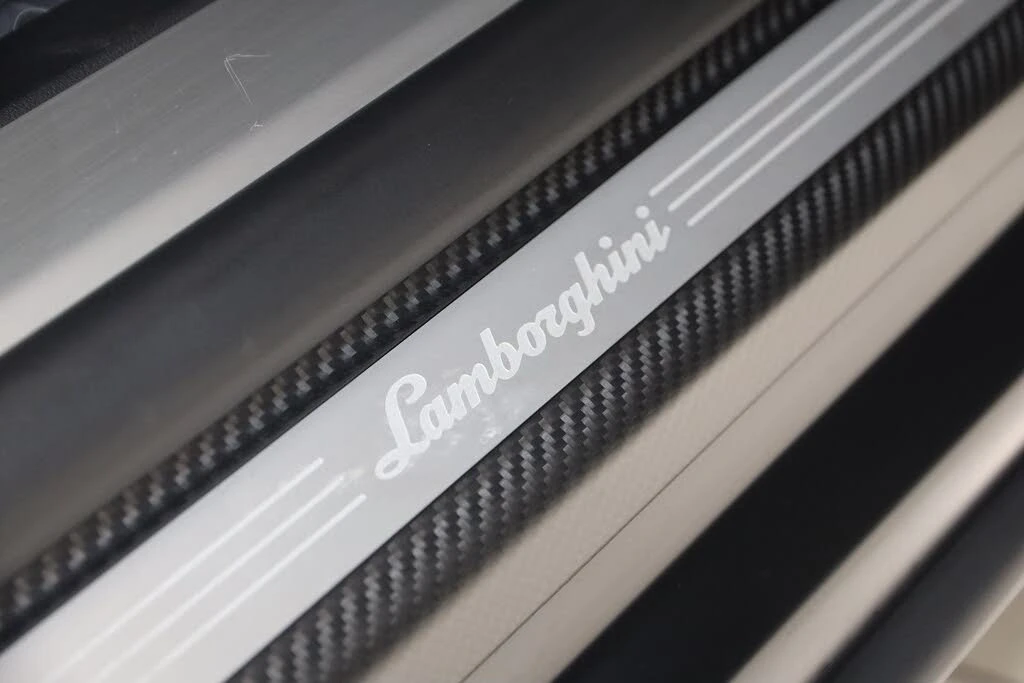 2022 Lamborghini Urus - Image 18 of 31