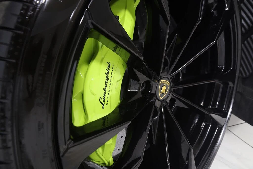 2022 Lamborghini Urus - Image 23 of 31