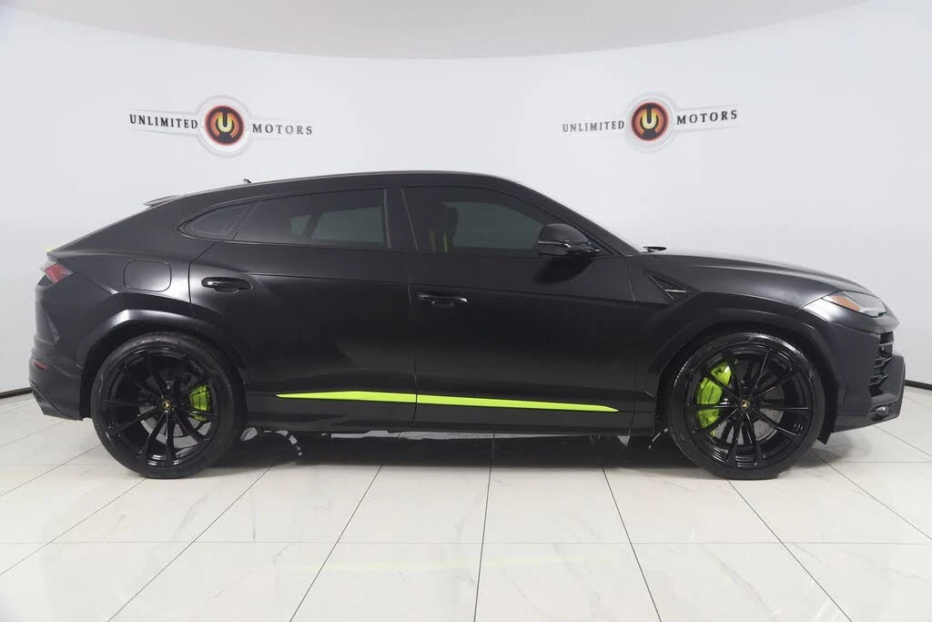 2022 Lamborghini Urus - Image 2 of 31