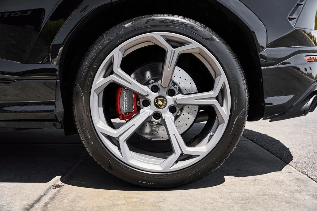 2022 Lamborghini Urus - Image 19 of 31