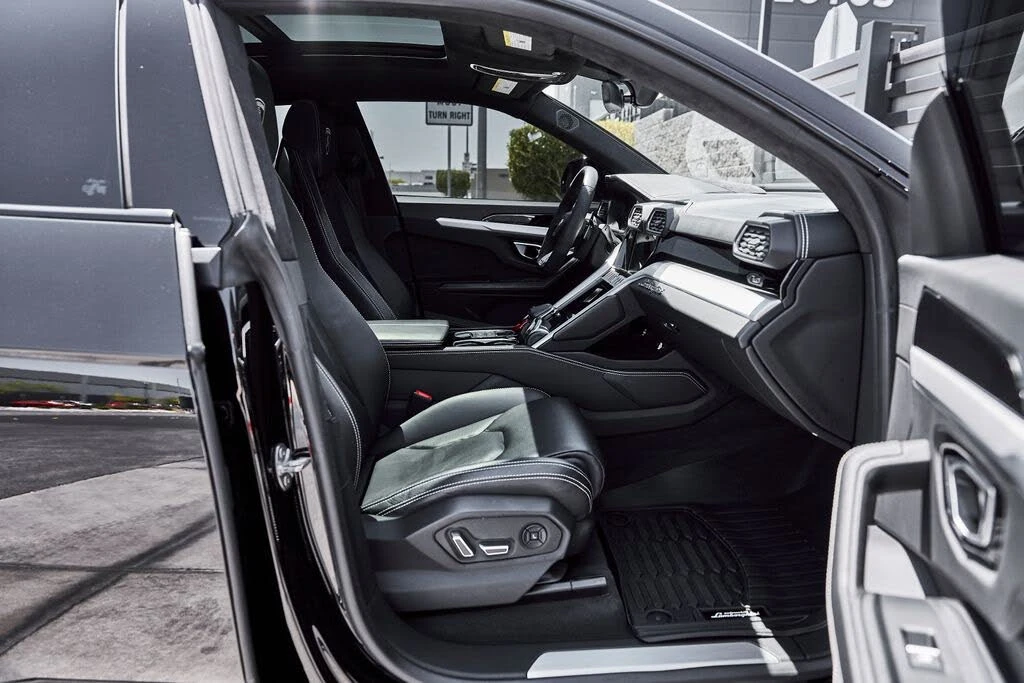 2022 Lamborghini Urus - Image 24 of 31