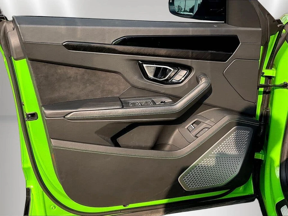 2022 Lamborghini Urus - Image 19 of 31
