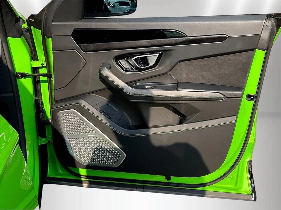 2022 Lamborghini Urus - Image 26 of 31