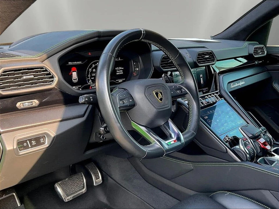 2022 Lamborghini Urus - Image 16 of 31