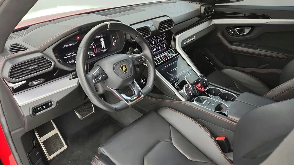 2022 Lamborghini Urus - Image 16 of 31