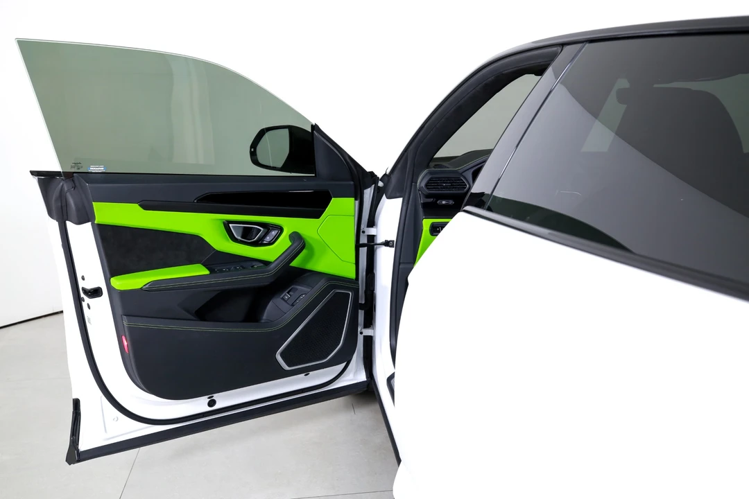 2022 Lamborghini Urus - Image 10 of 31