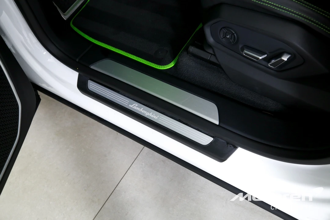 2022 Lamborghini Urus - Image 15 of 31