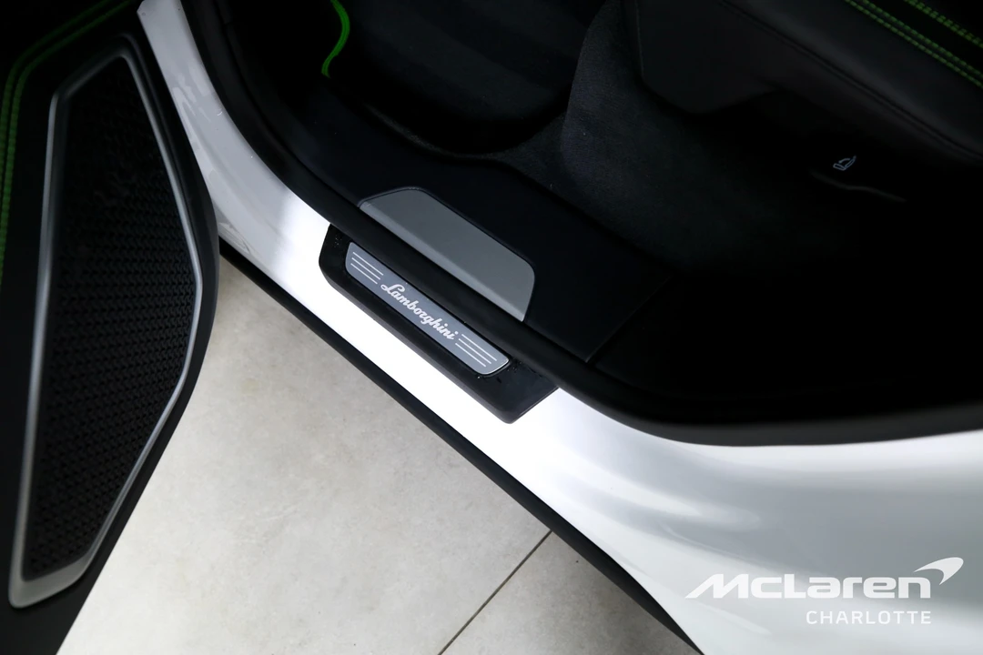 2022 Lamborghini Urus - Image 19 of 31