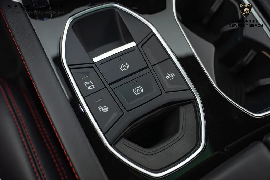 2022 Lamborghini Urus - Image 25 of 28