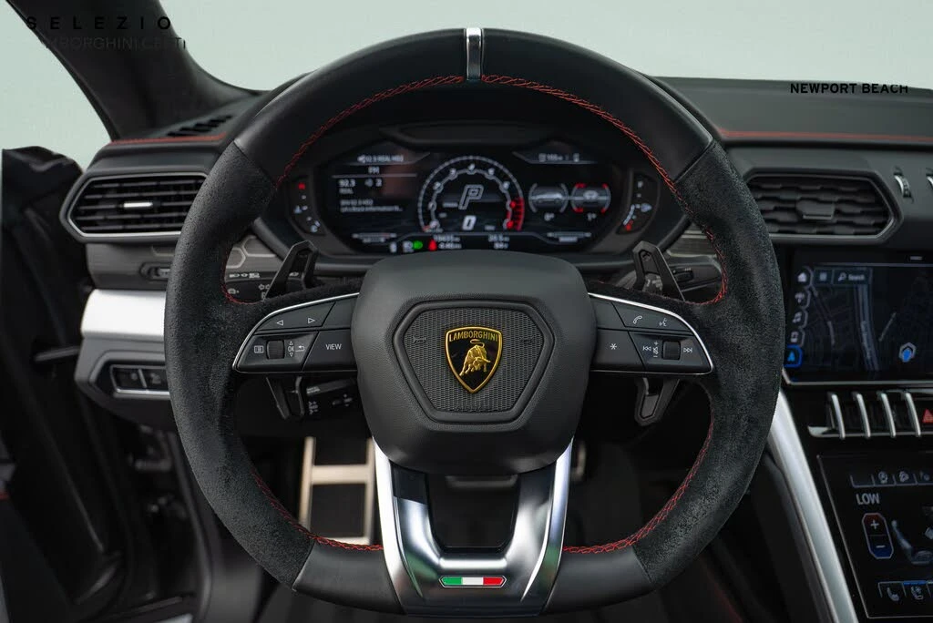 2022 Lamborghini Urus - Image 16 of 28