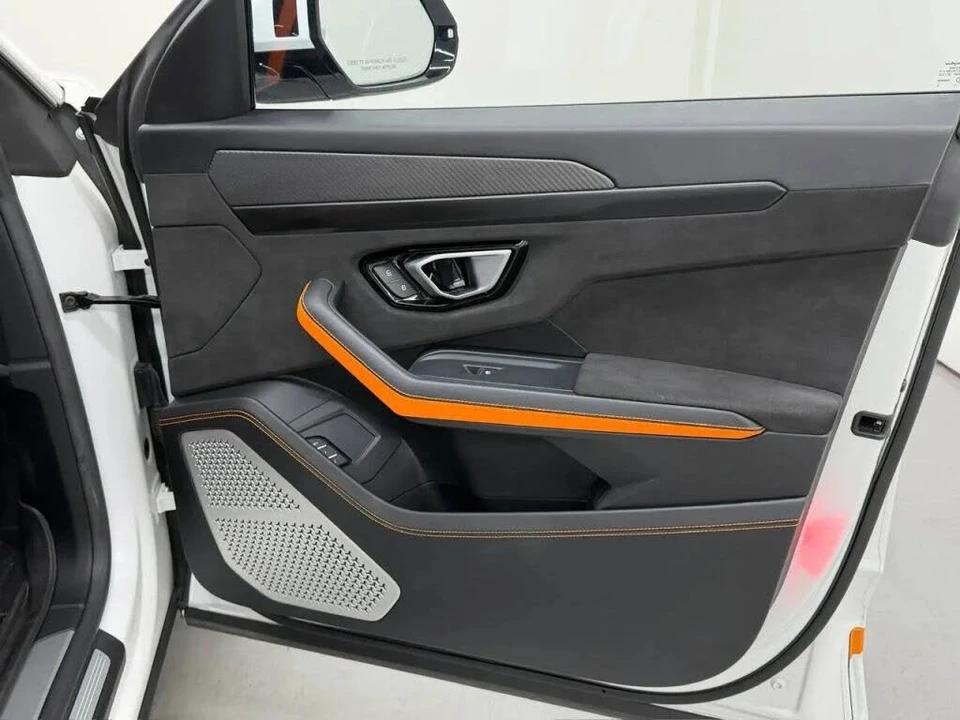 2022 Lamborghini Urus - Image 16 of 31