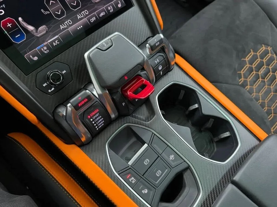 2022 Lamborghini Urus - Image 26 of 31
