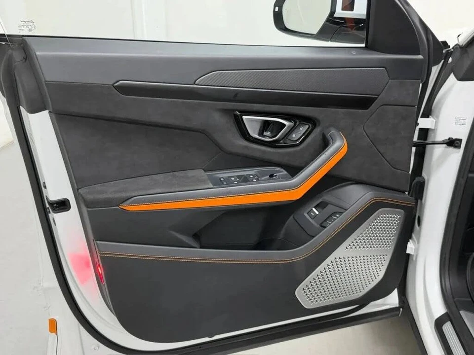 2022 Lamborghini Urus - Image 18 of 31