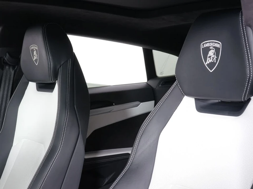2022 Lamborghini Urus - Image 25 of 31