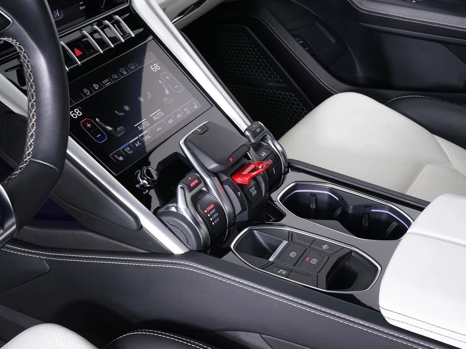 2022 Lamborghini Urus - Image 28 of 31