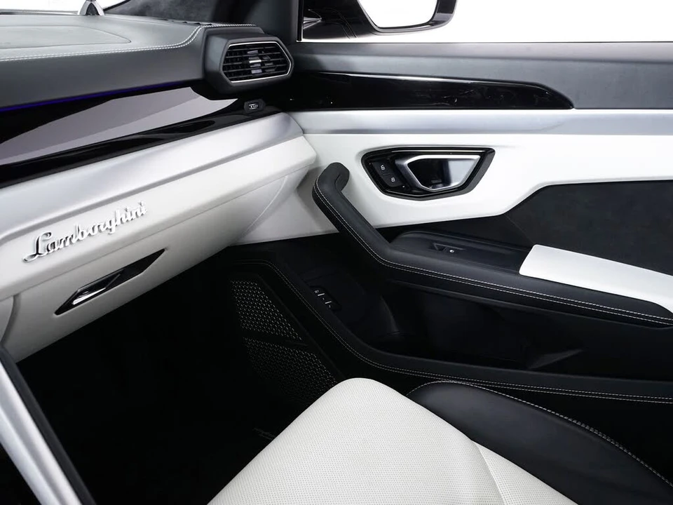 2022 Lamborghini Urus - Image 23 of 31