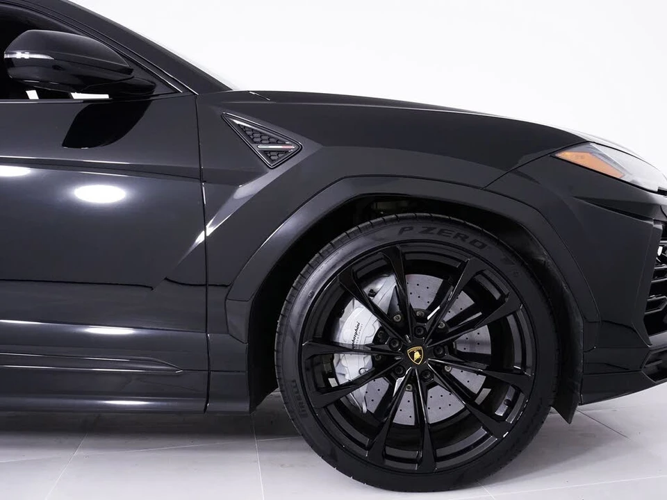 2022 Lamborghini Urus - Image 16 of 31