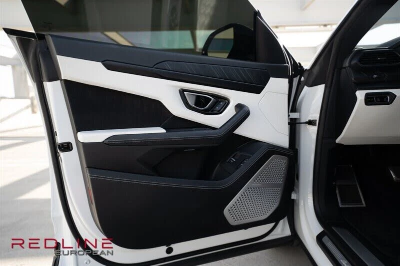 2022 Lamborghini Urus - Image 21 of 31