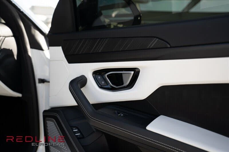 2022 Lamborghini Urus - Image 28 of 31