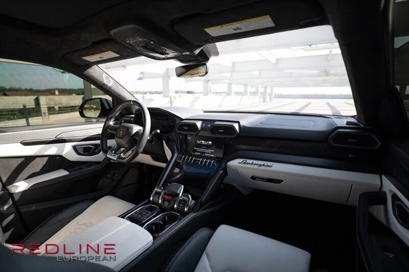 2022 Lamborghini Urus - Image 12 of 31