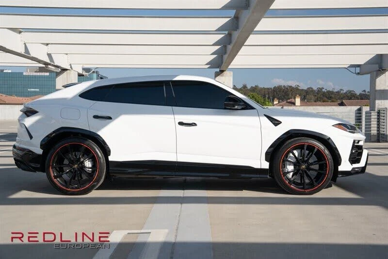2022 Lamborghini Urus - Image 2 of 31
