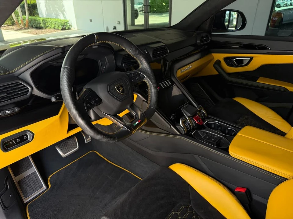 2022 Lamborghini Urus - Image 26 of 31