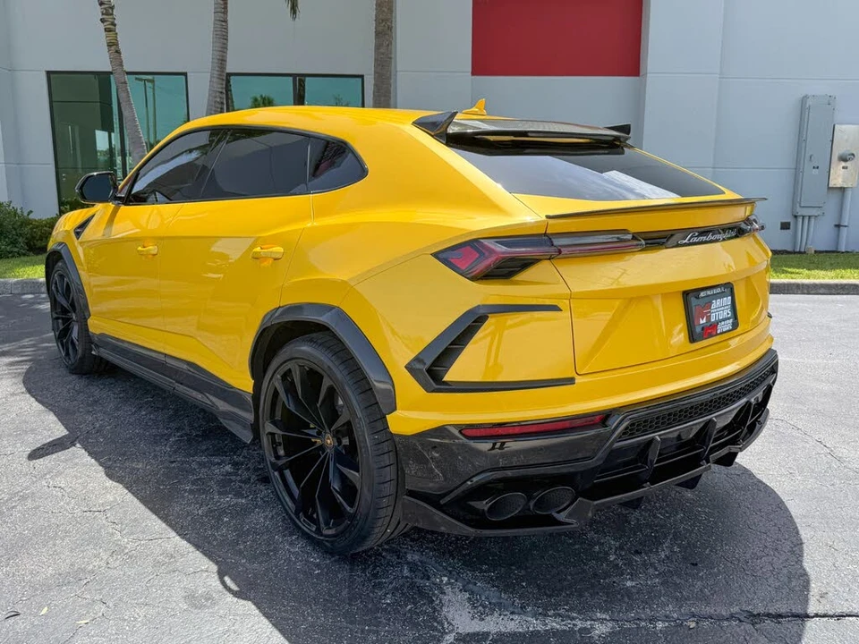 2022 Lamborghini Urus - Image 17 of 31