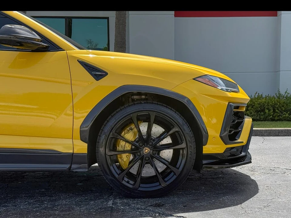 2022 Lamborghini Urus - Image 3 of 31