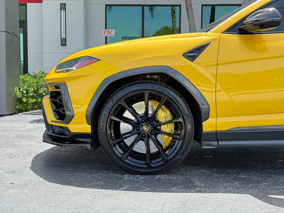 2022 Lamborghini Urus - Image 16 of 31