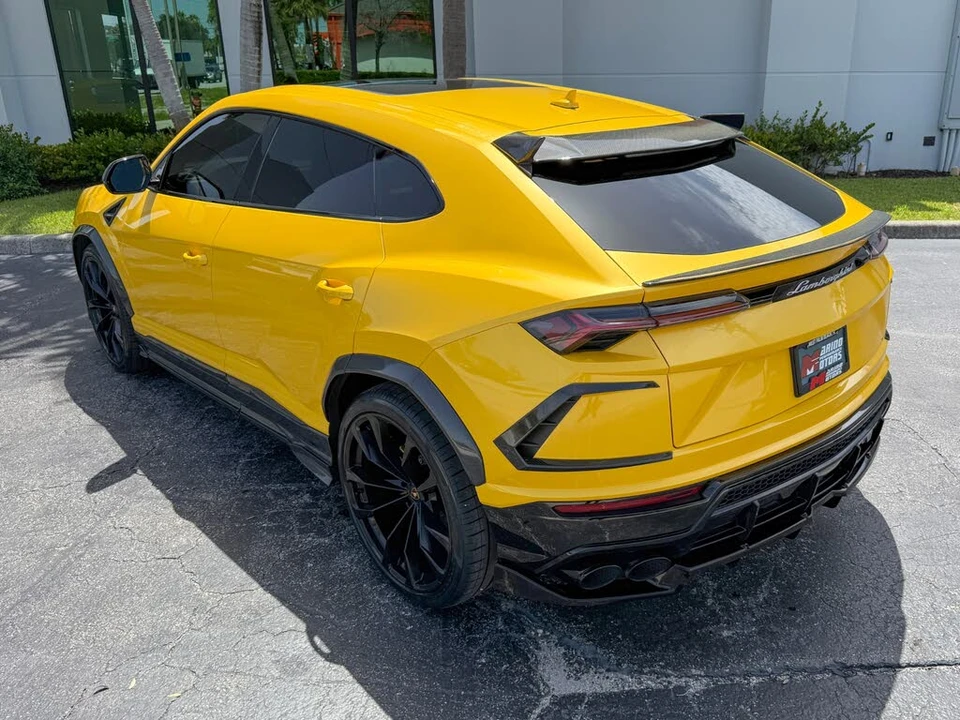 2022 Lamborghini Urus - Image 18 of 31
