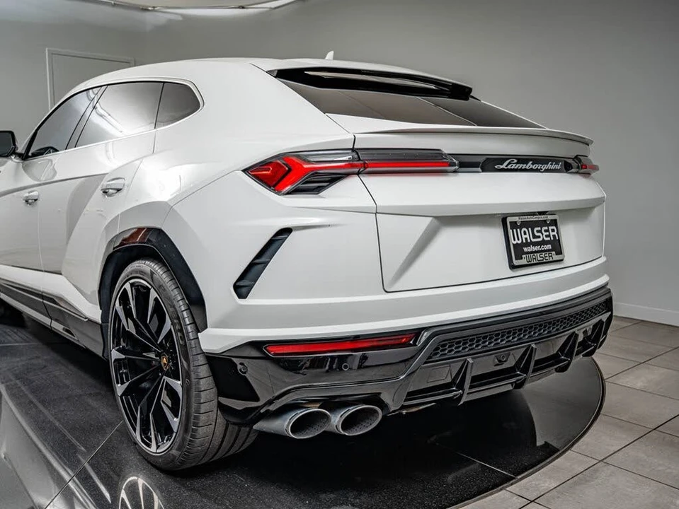 2022 Lamborghini Urus - Image 24 of 31