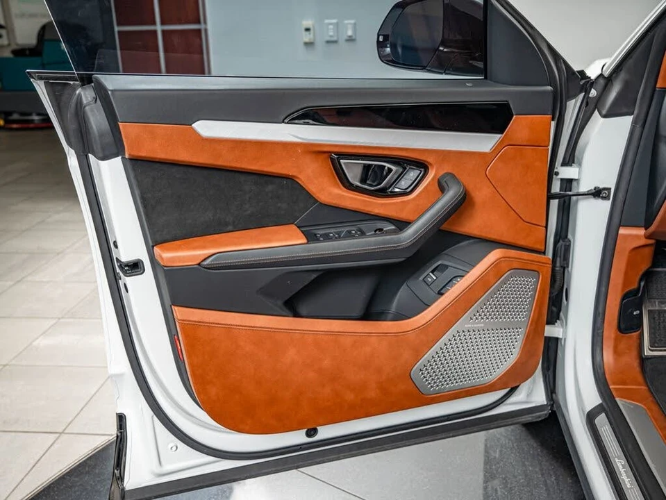 2022 Lamborghini Urus - Image 29 of 31