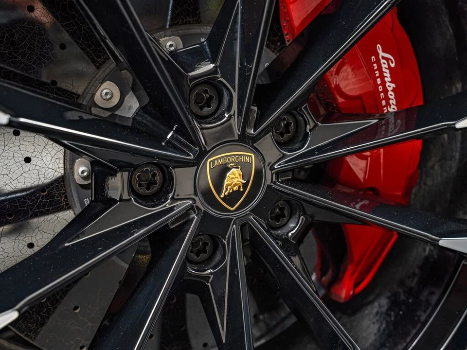 2022 Lamborghini Urus - Image 11 of 31